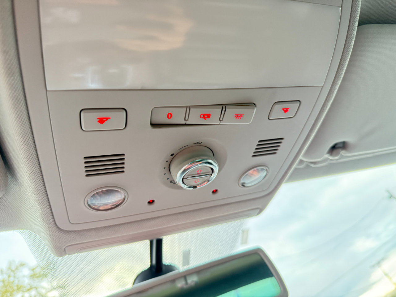 Used 2012 Volkswagen Touareg VR6 image 70