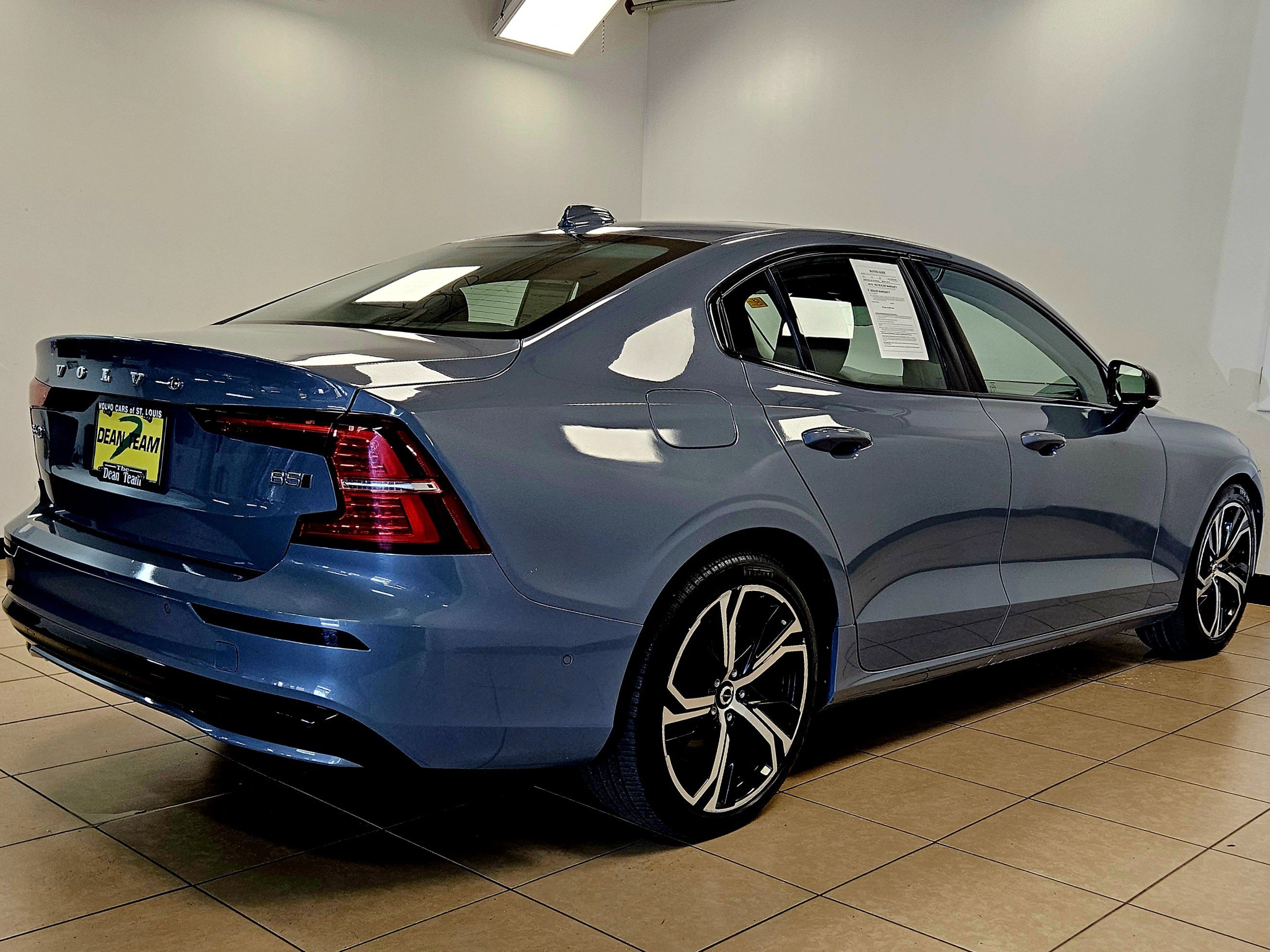 Used 2024 Volvo S60 B5 Ultimate image 4