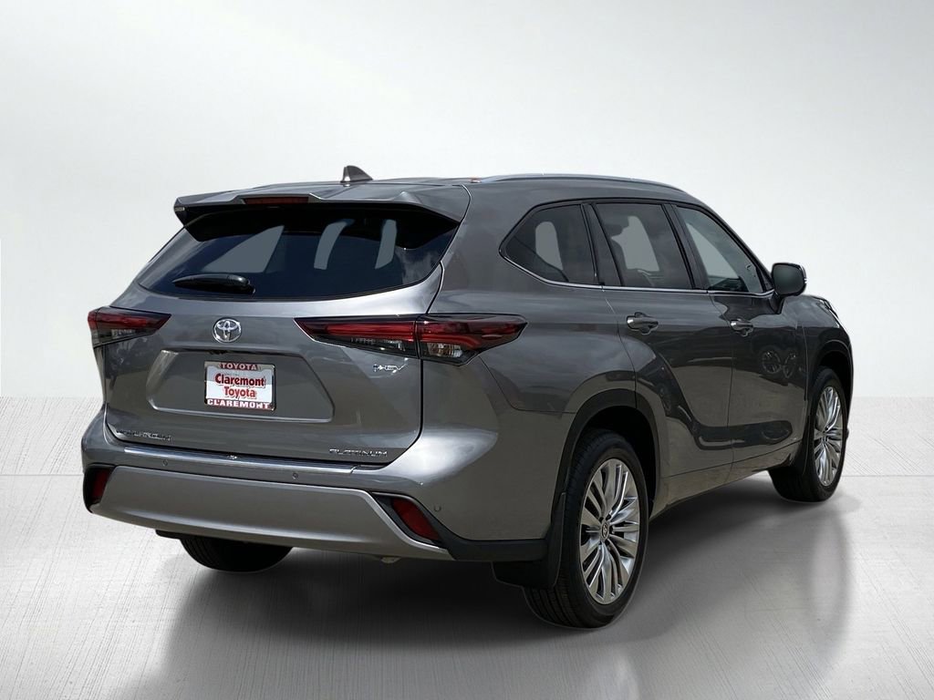Certified 2026 Toyota Highlander Platinum AWD/4WD image 8