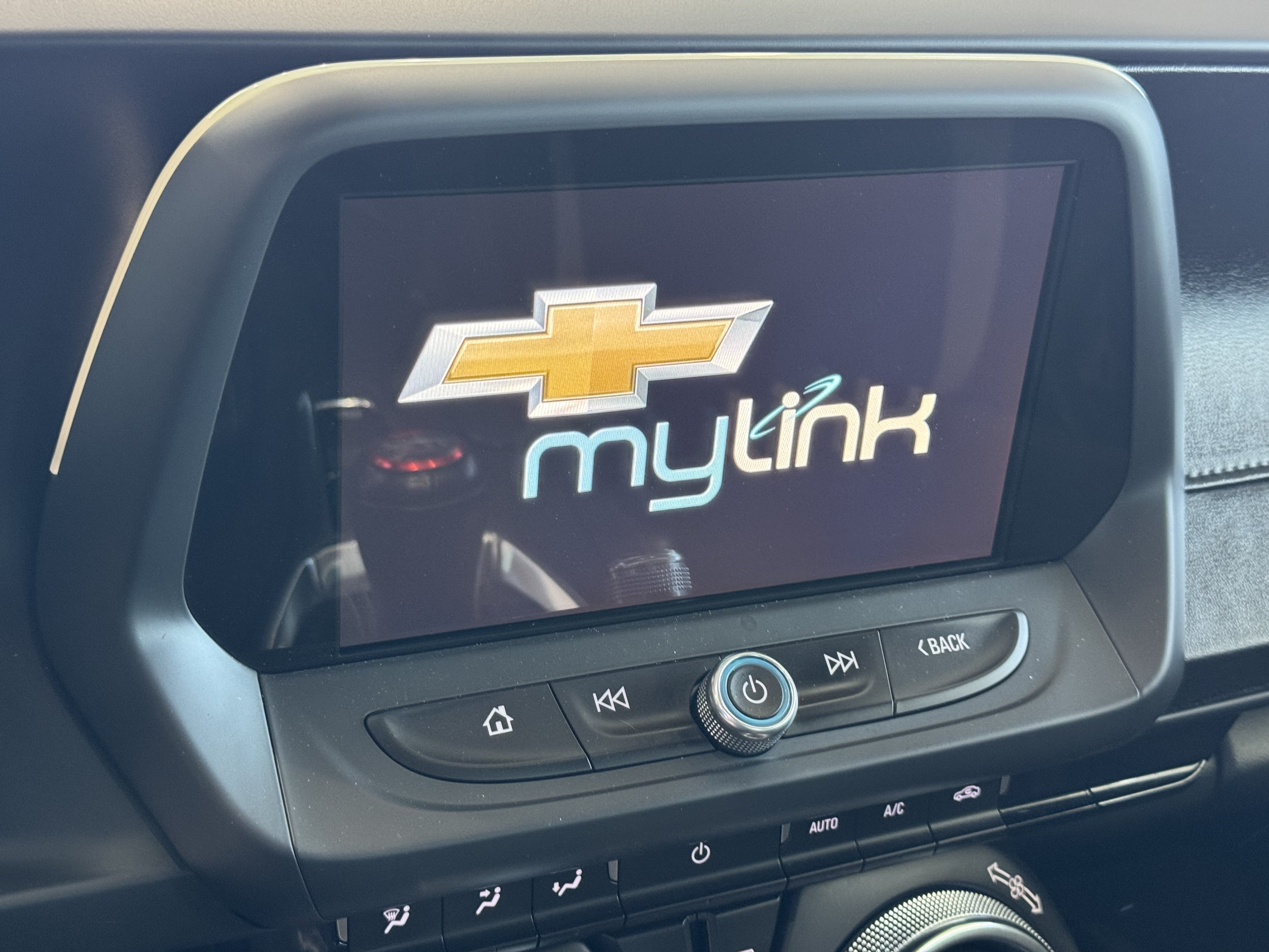 Used 2018 Chevrolet Camaro SS RWD image 21