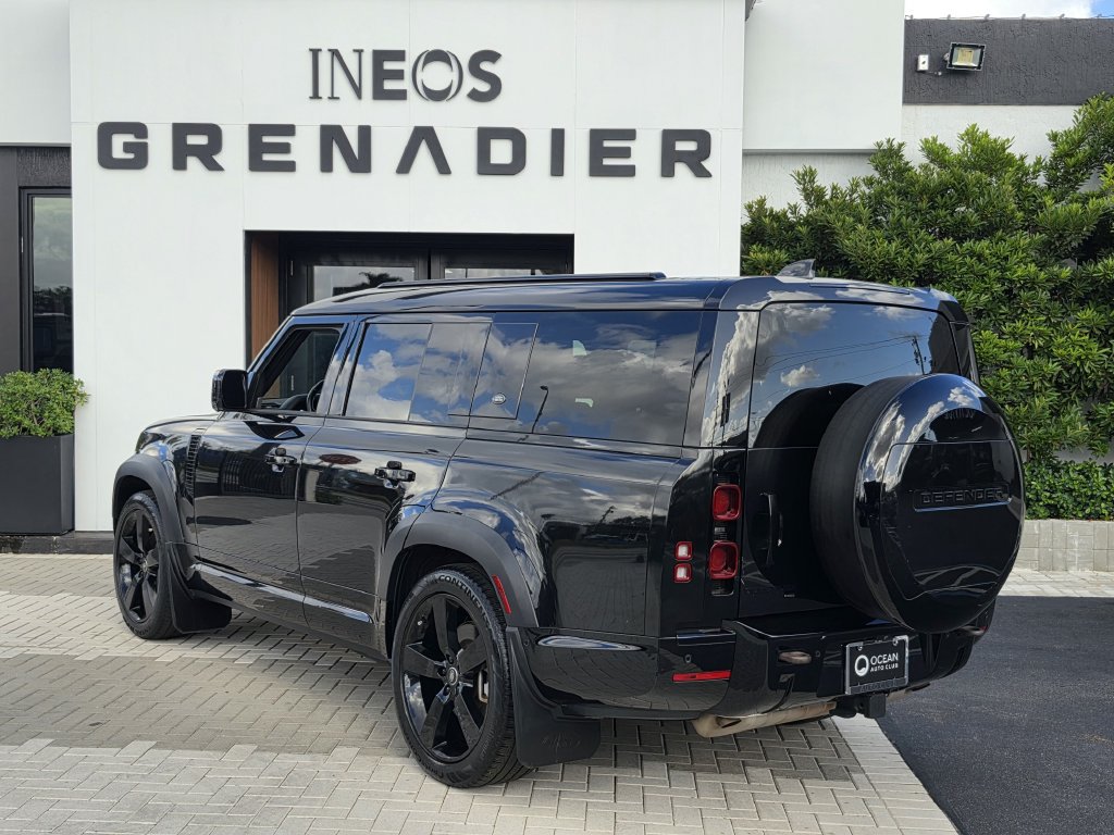 Used 2023 Land Rover Defender 130 X-Dynamic SE AWD/4WD image 4
