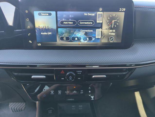 Certified 2025 Nissan Kicks SR FWD image 30