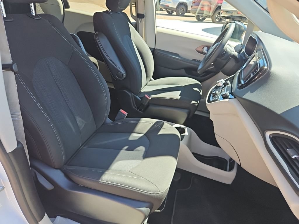 Used 2024 Chrysler Voyager LX FWD image 25