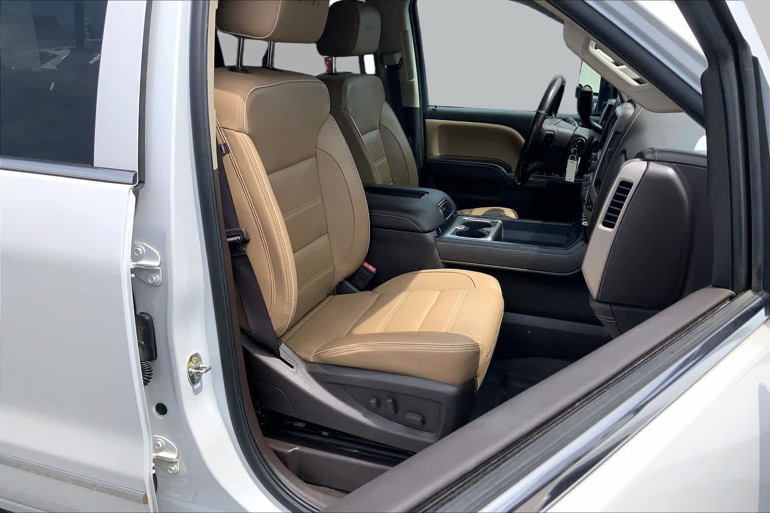 Used 2019 GMC Sierra 2500 Denali w/ Duramax Plus Package AWD/4WD image 9