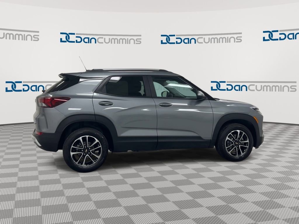 Used 2025 Chevrolet TrailBlazer LT AWD/4WD image 9