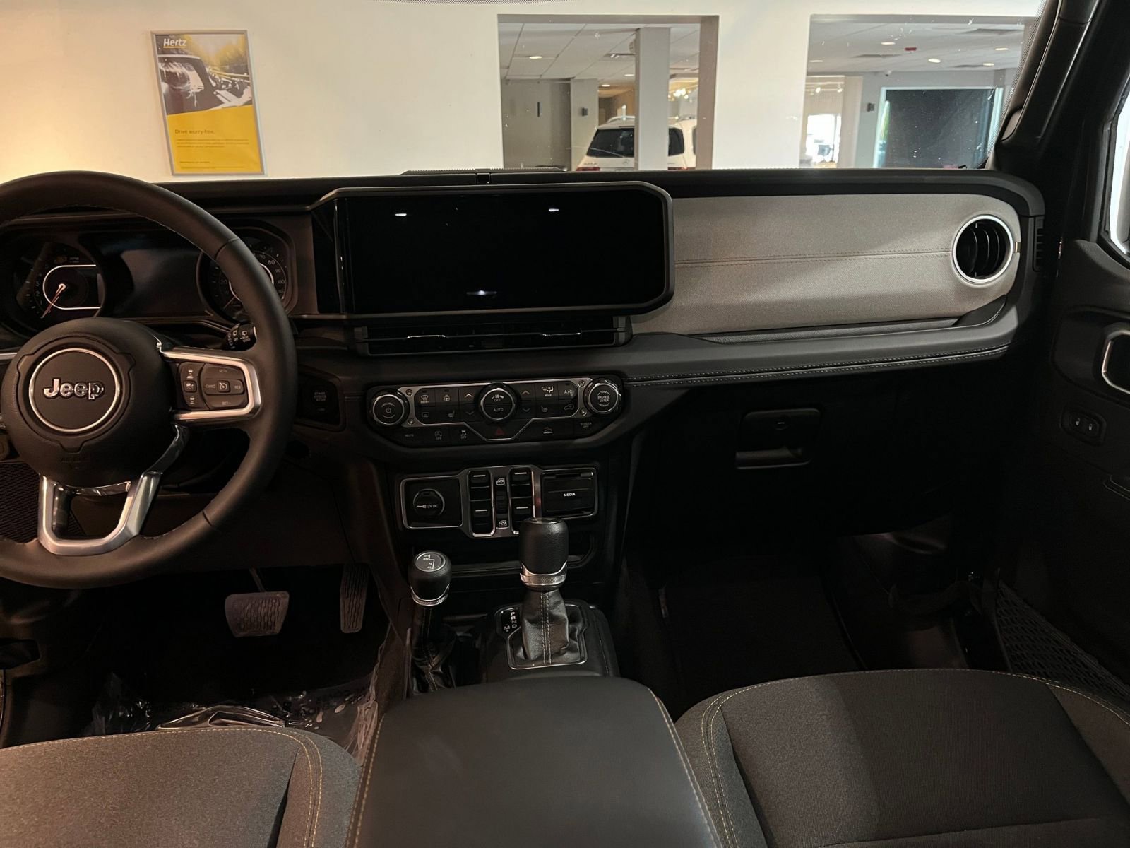 Used 2025 Jeep Wrangler Unlimited Sahara AWD/4WD image 35
