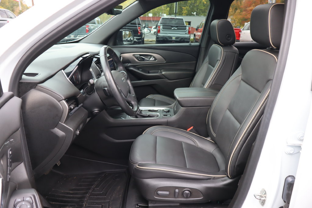 Used 2022 Chevrolet Traverse Premier w/ Redline Edition AWD/4WD image 5