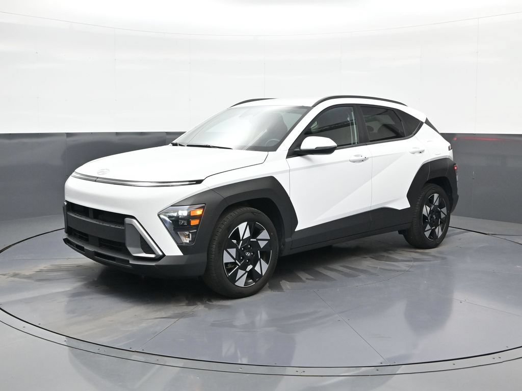 Used 2025 Hyundai Kona SEL FWD image 3