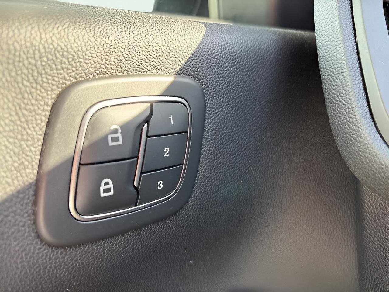 Used 2021 Ford Escape Titanium w/ Titanium Premium Package image 27