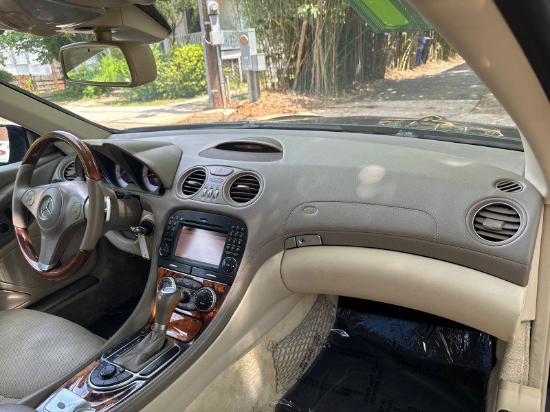 Used 2011 Mercedes-Benz SL 550 image 54