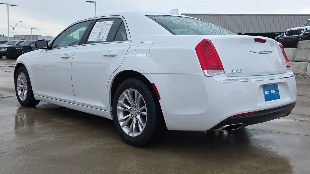 Used 2019 Chrysler 300 Touring w/ Quick Order Package 2EF RWD image 3