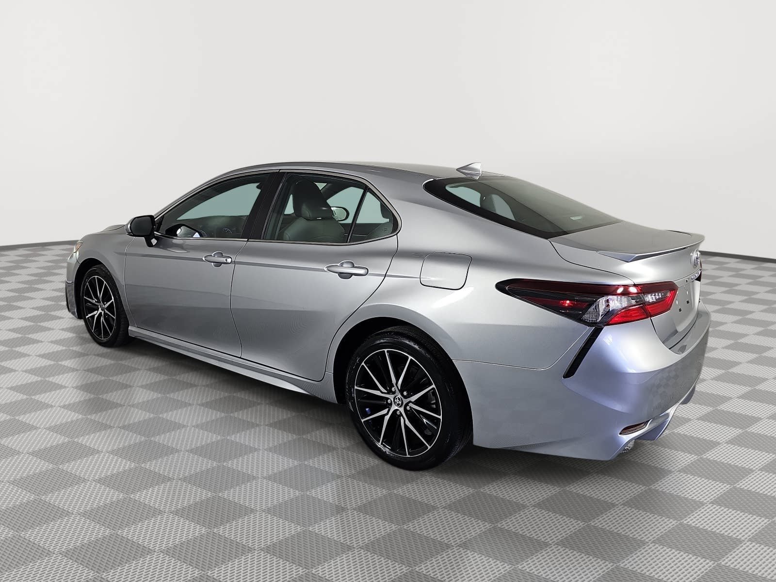 Used 2023 Toyota Camry SE FWD image 6