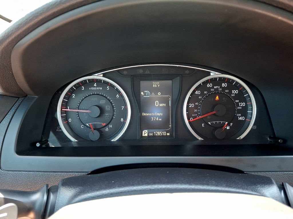 Used 2015 Toyota Camry SE FWD image 19