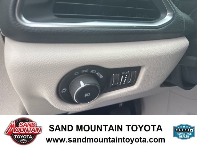 Used 2024 Chrysler Pacifica Limited image 14