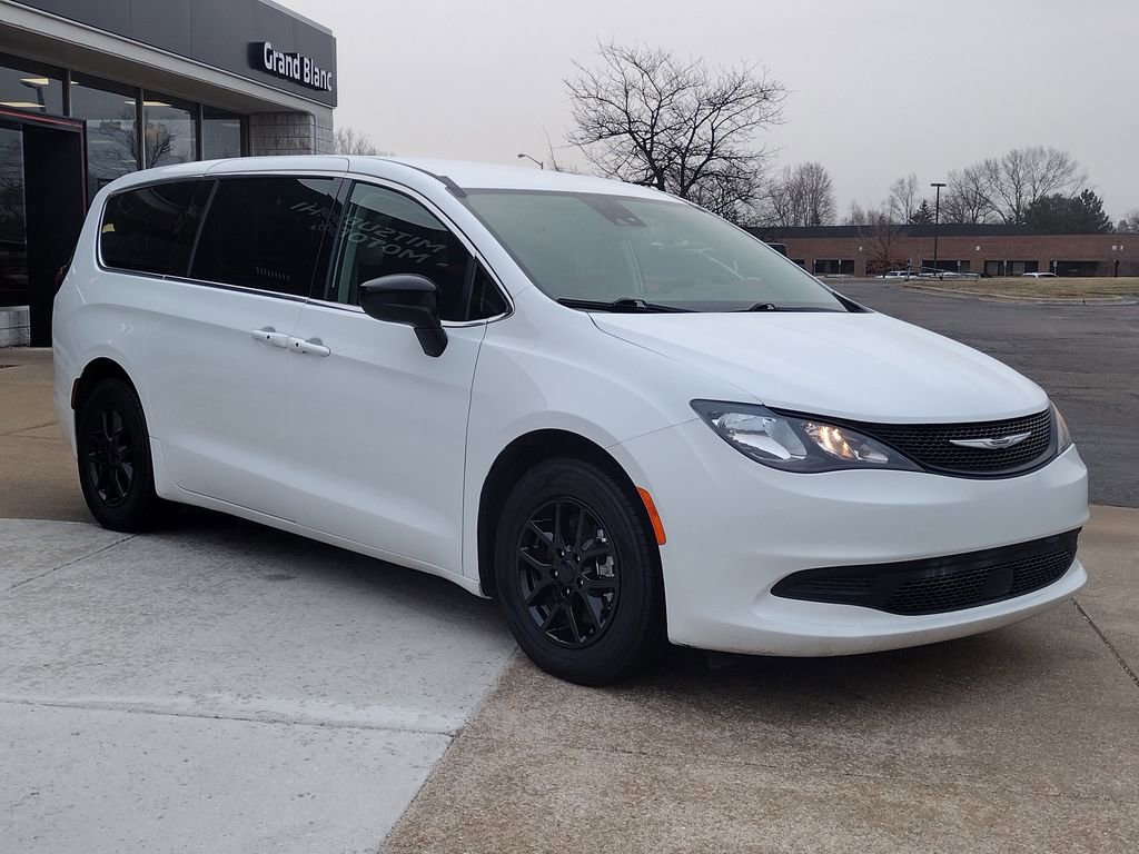 Used 2024 Chrysler Voyager LX image 15