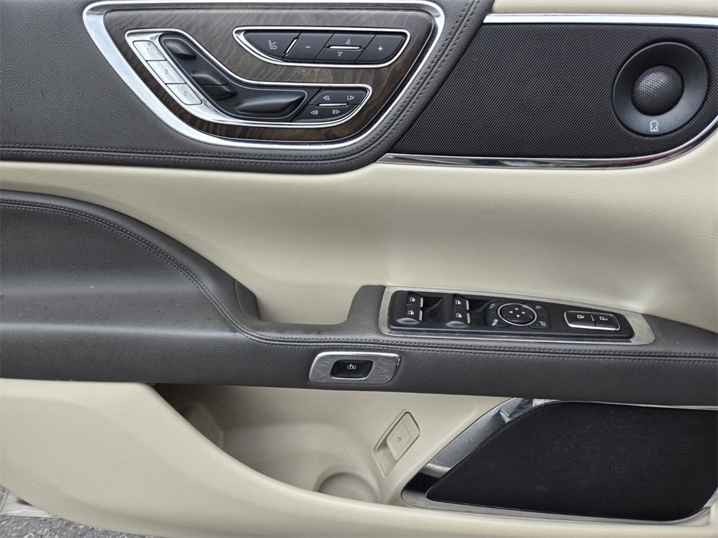 Used 2019 Lincoln Continental Reserve image 38