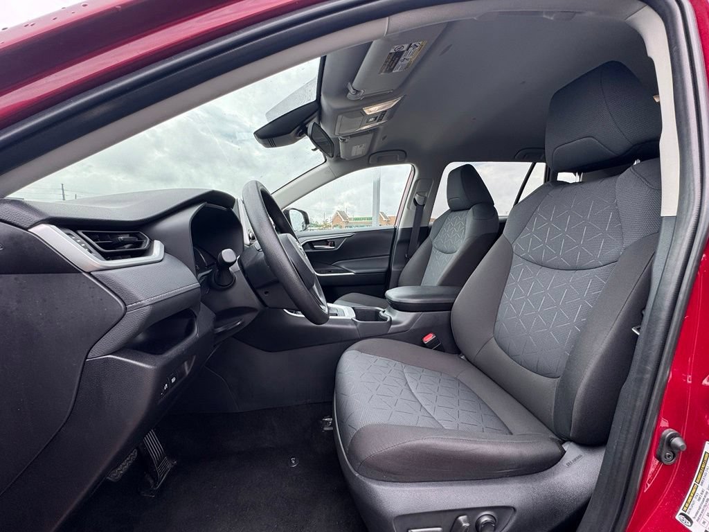 Used 2025 Toyota RAV4 XLE AWD/4WD image 25