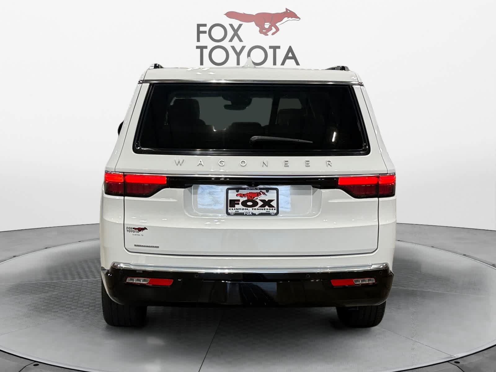 Used 2023 Jeep Wagoneer 4WD w/ Premium Group I image 5