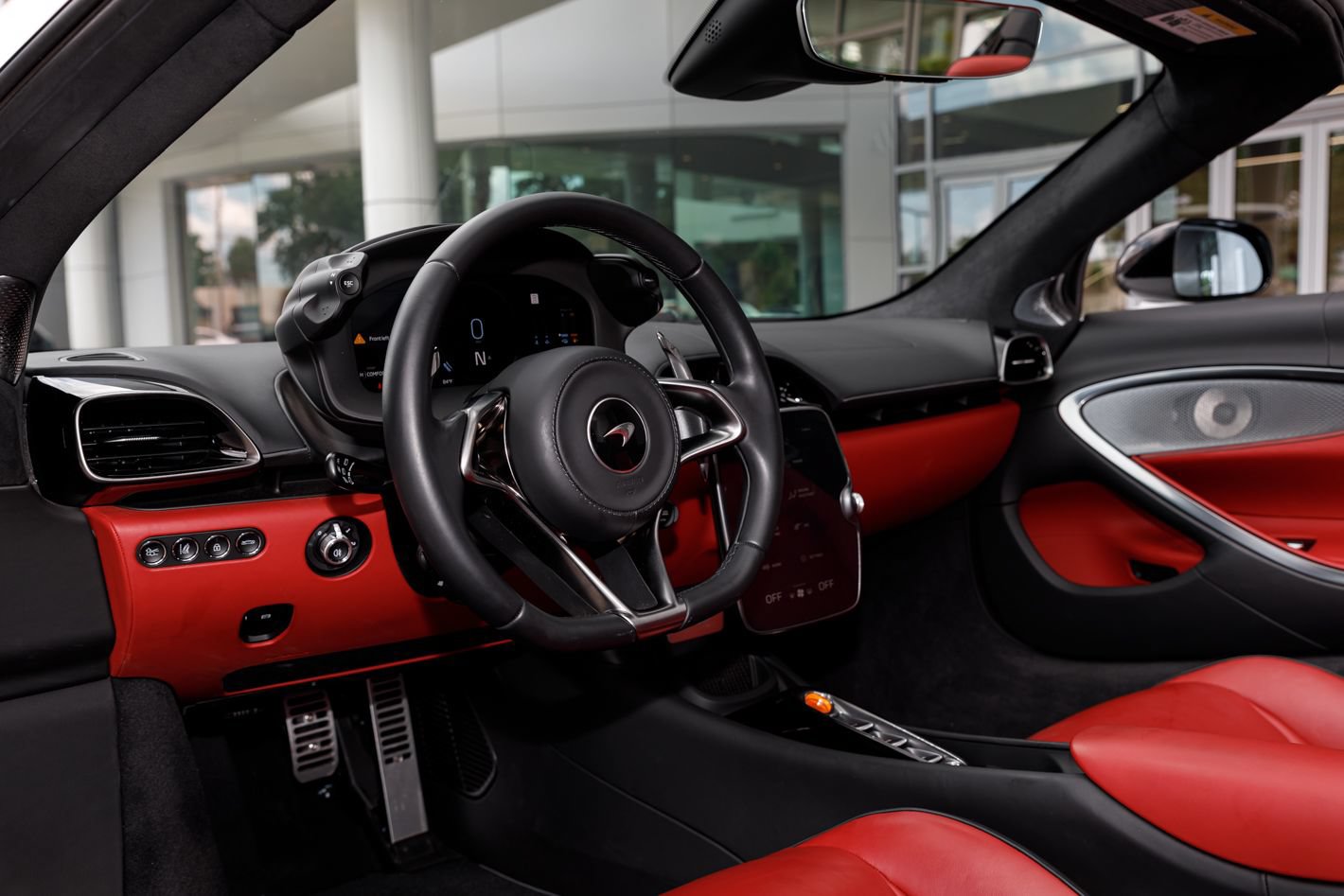 Used 2025 McLaren Artura Spider RWD image 53
