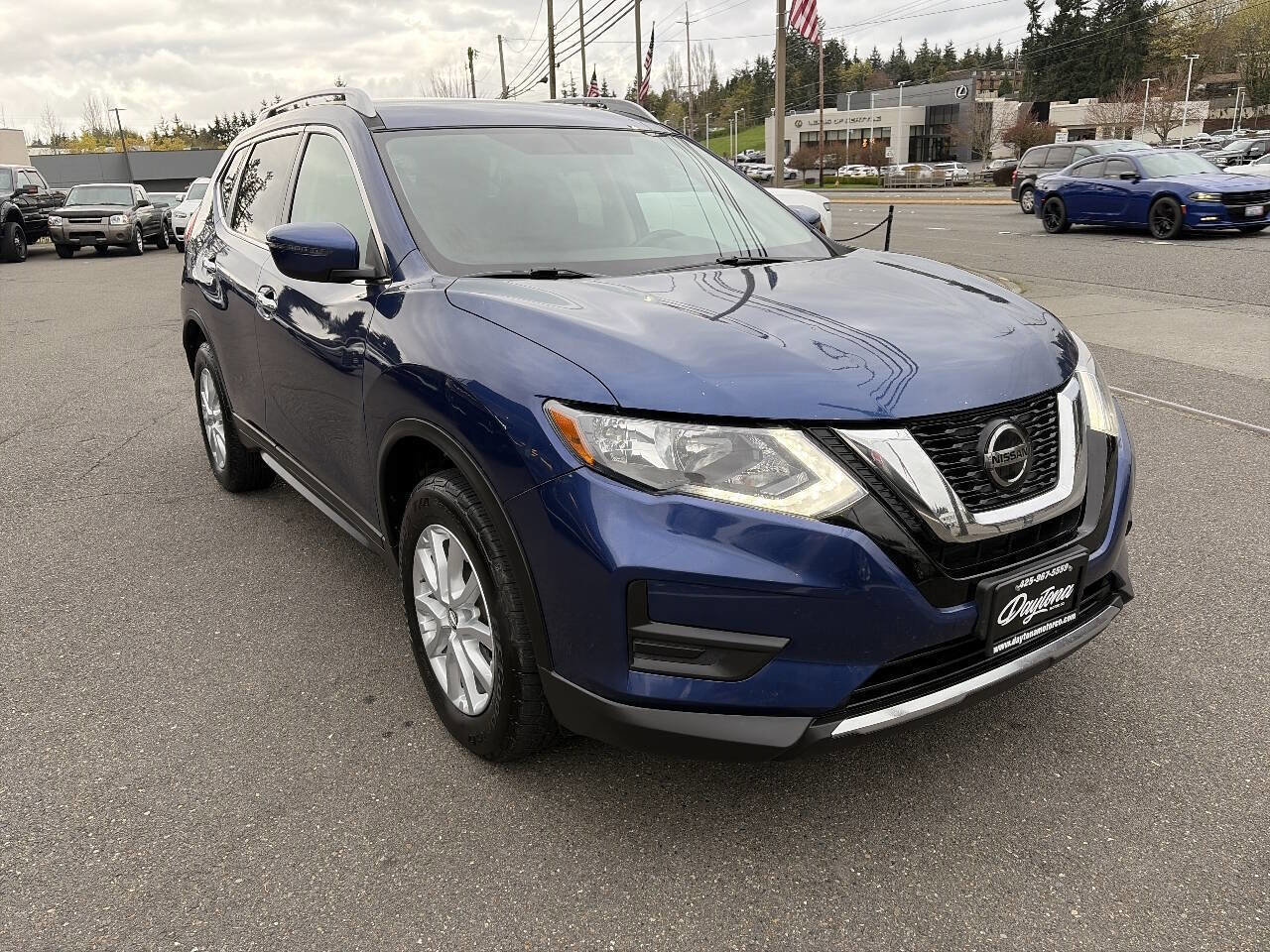 Used 2018 Nissan Rogue SV image 12