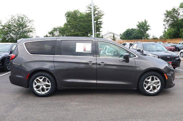 Used 2019 Chrysler Pacifica Touring Plus w/ Tire & Wheel Group FWD image 5