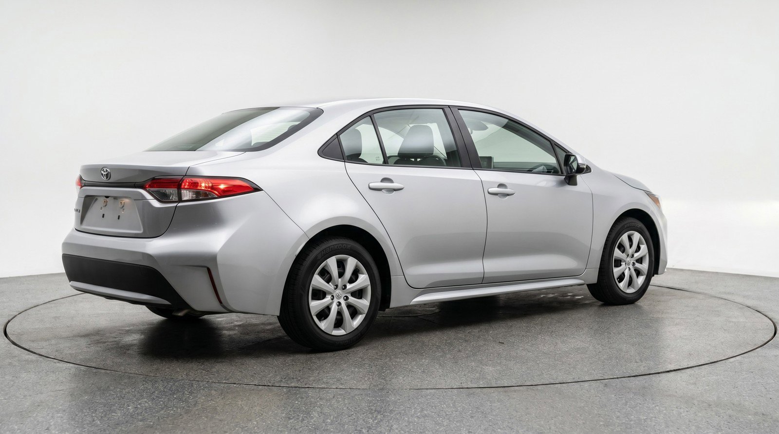 Used 2025 Toyota Corolla LE FWD image 9