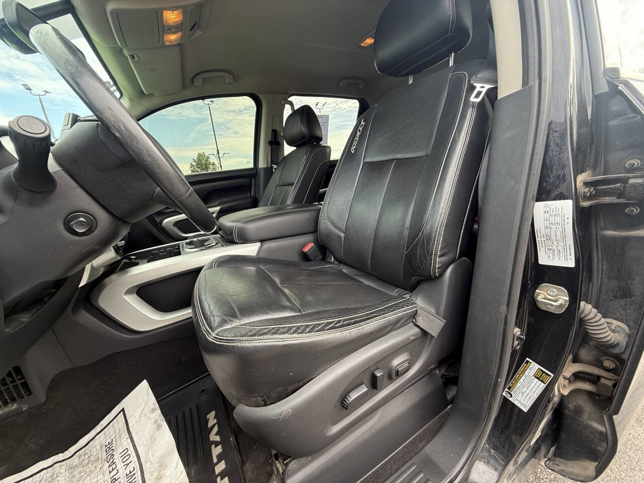 Used 2016 Nissan Titan PRO-4X AWD/4WD image 11