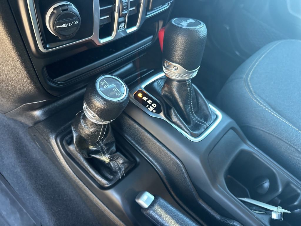 Used 2025 Jeep Wrangler Sport S image 27