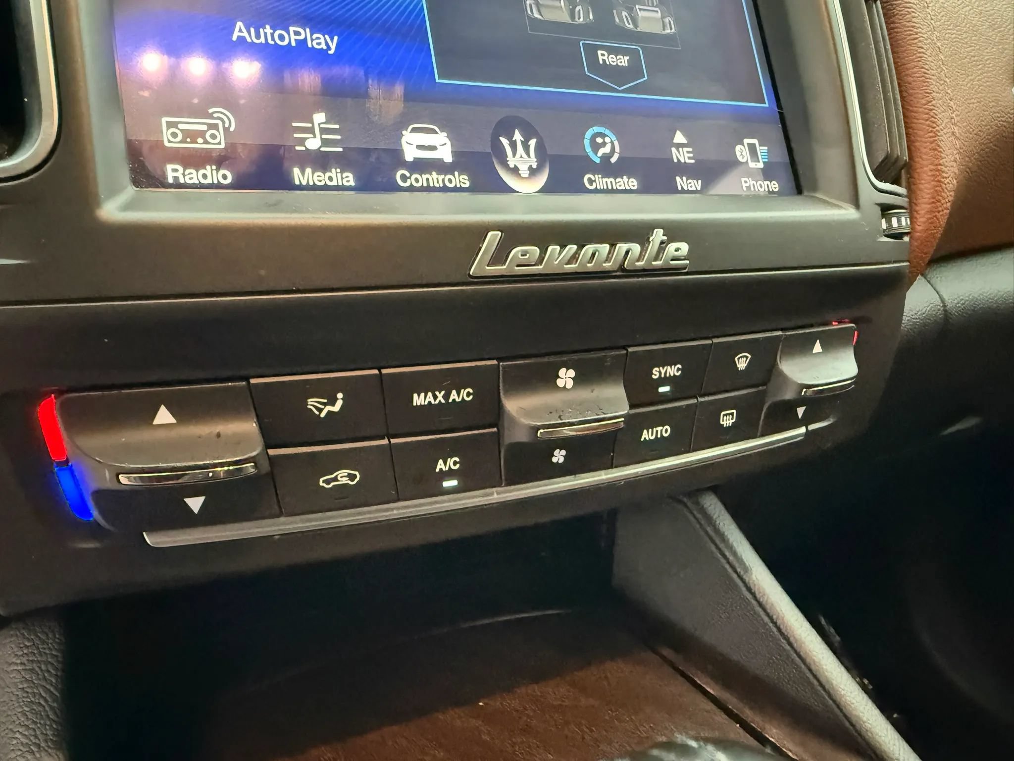Used 2018 Maserati Levante AWD/4WD image 22