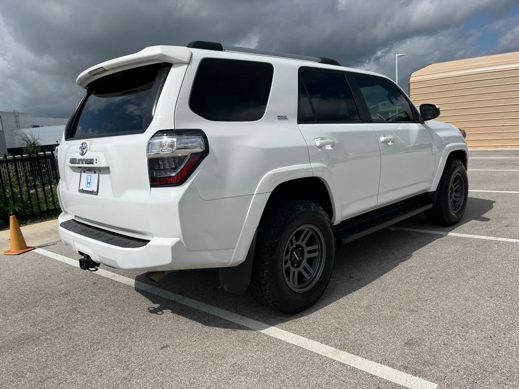Used 2021 Toyota 4Runner SR5 AWD/4WD image 4