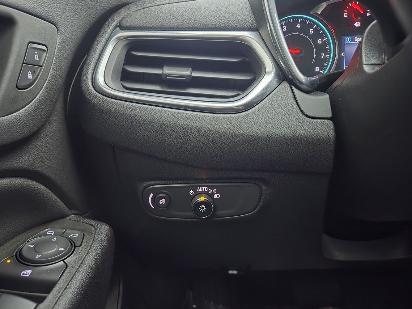 Used 2023 Chevrolet Equinox LT w/ Driver Convenience Package AWD/4WD image 21