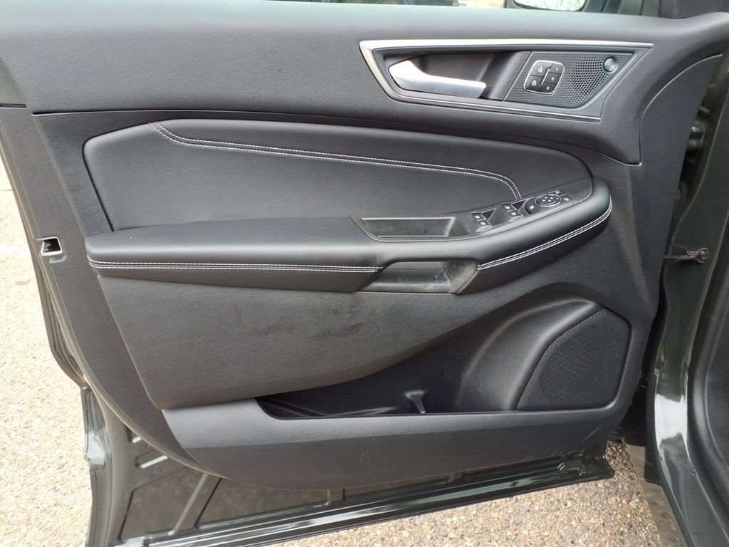 Used 2024 Ford Edge Titanium image 13