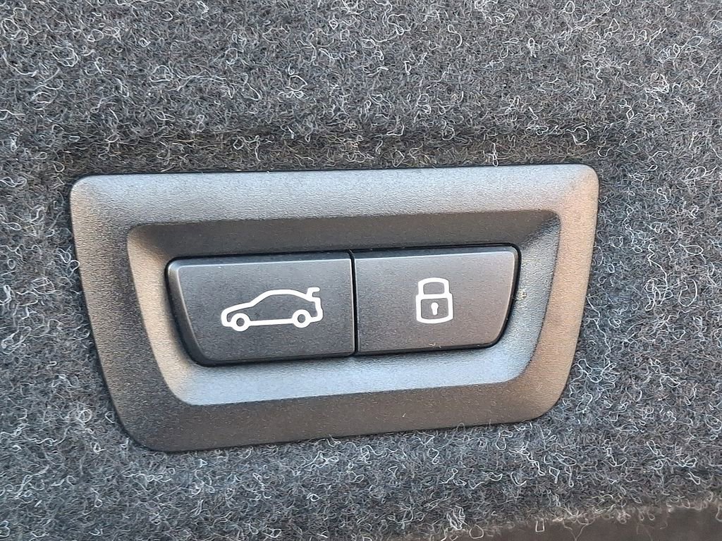 Used 2025 BMW 530i xDrive image 30