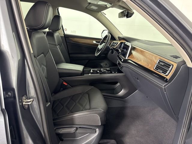 Used 2025 Volkswagen Atlas SE image 14