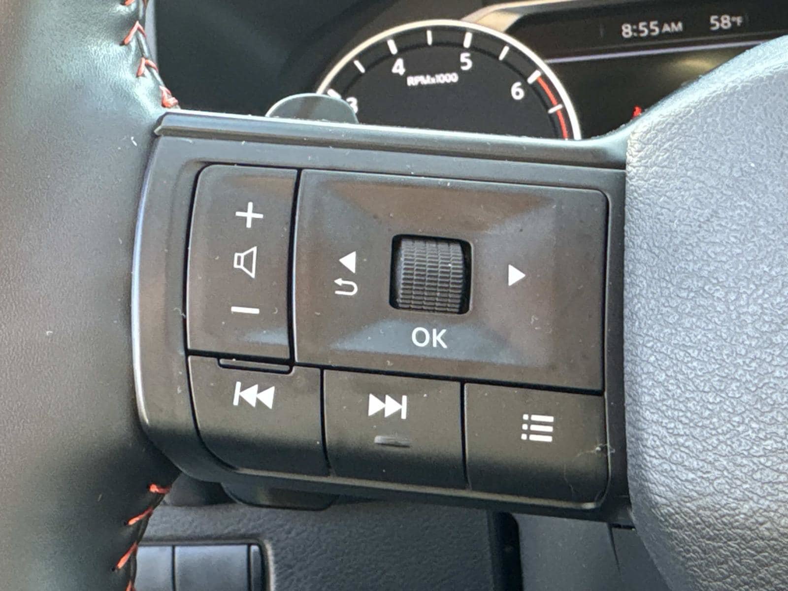 Used 2025 Nissan Rogue SV AWD/4WD image 32