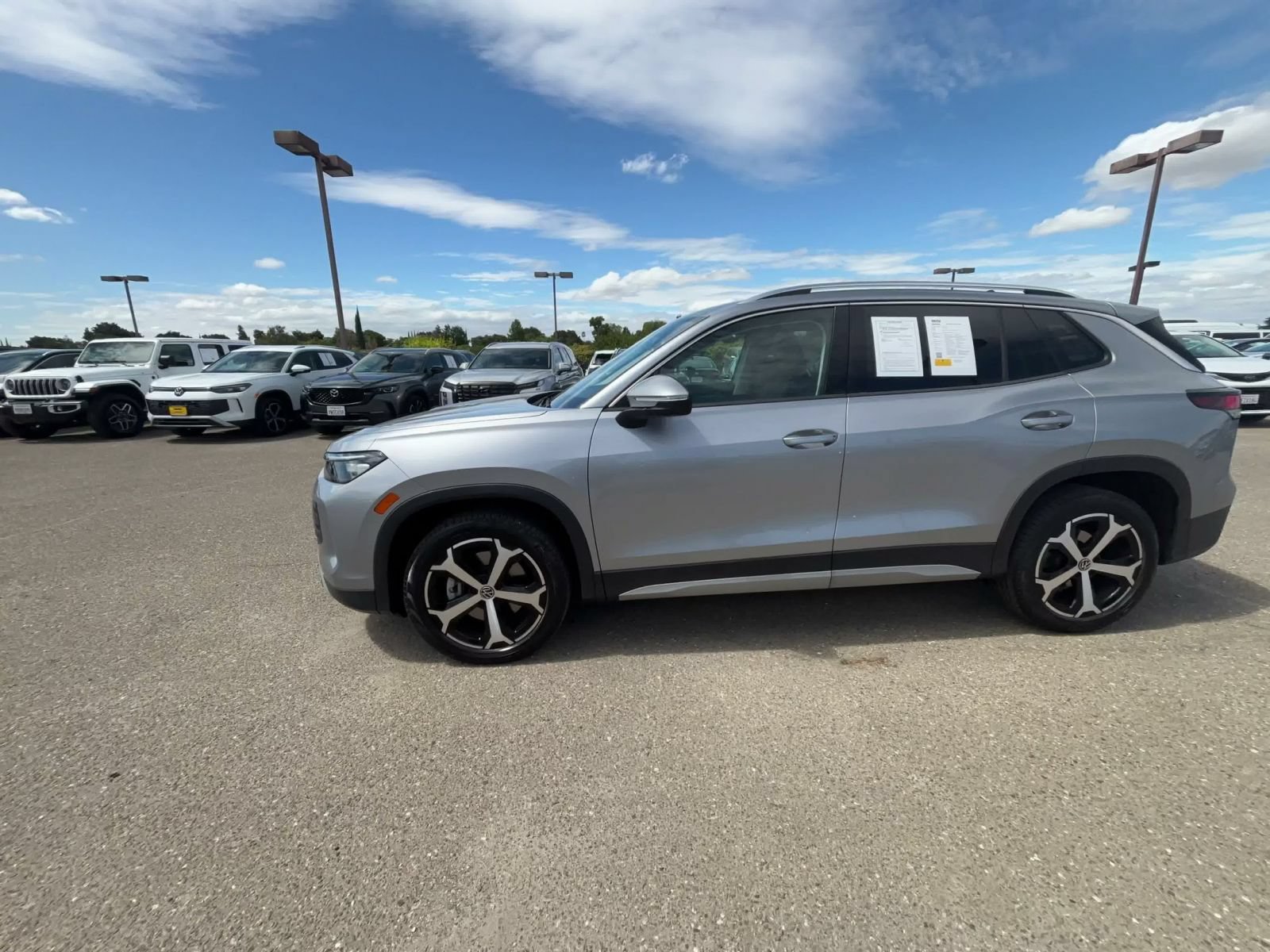 Used 2026 Volkswagen Tiguan SE AWD/4WD image 9