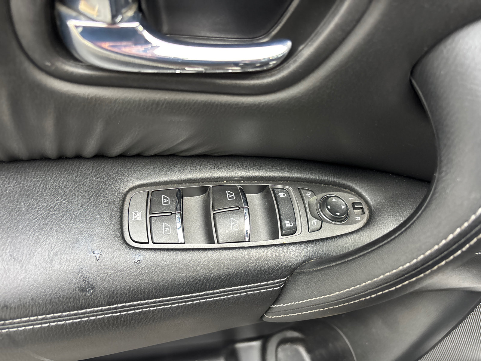 Used 2019 Nissan Armada Platinum w/ Captain's Chairs Package AWD/4WD image 13
