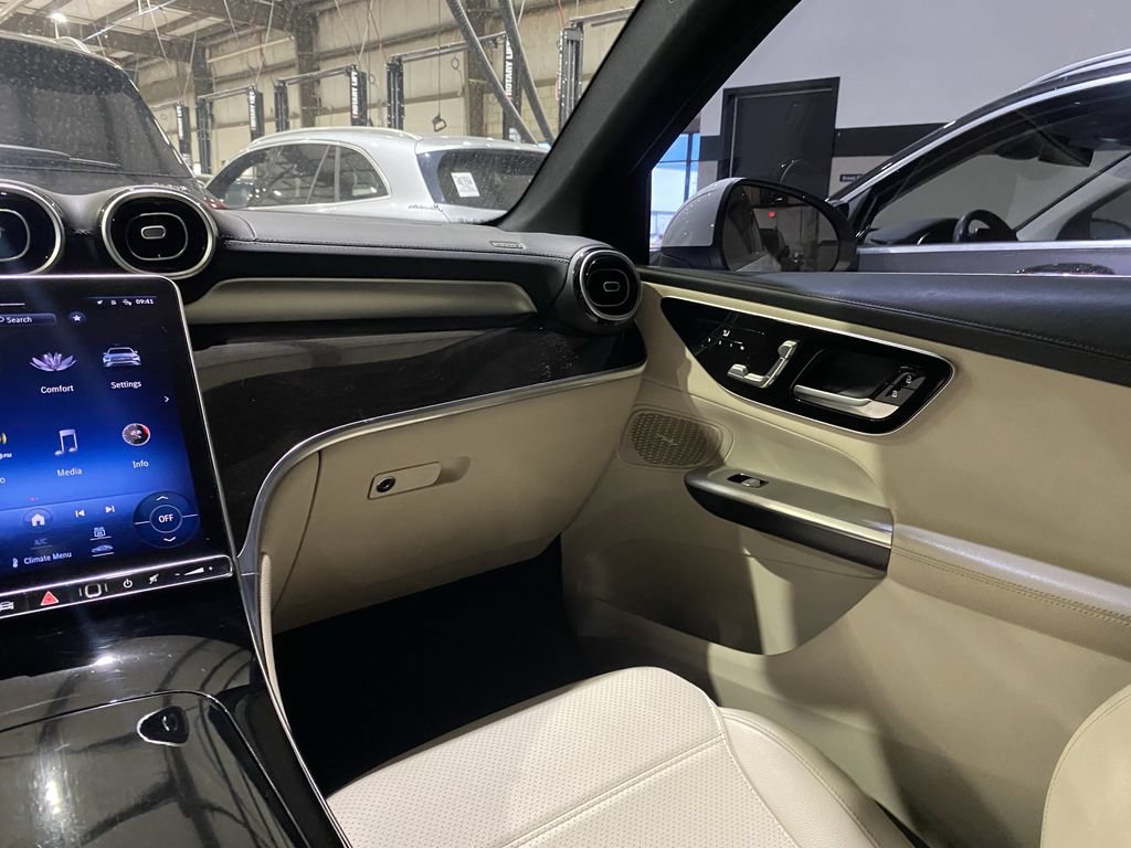 Certified 2023 Mercedes-Benz GLC 300 image 4