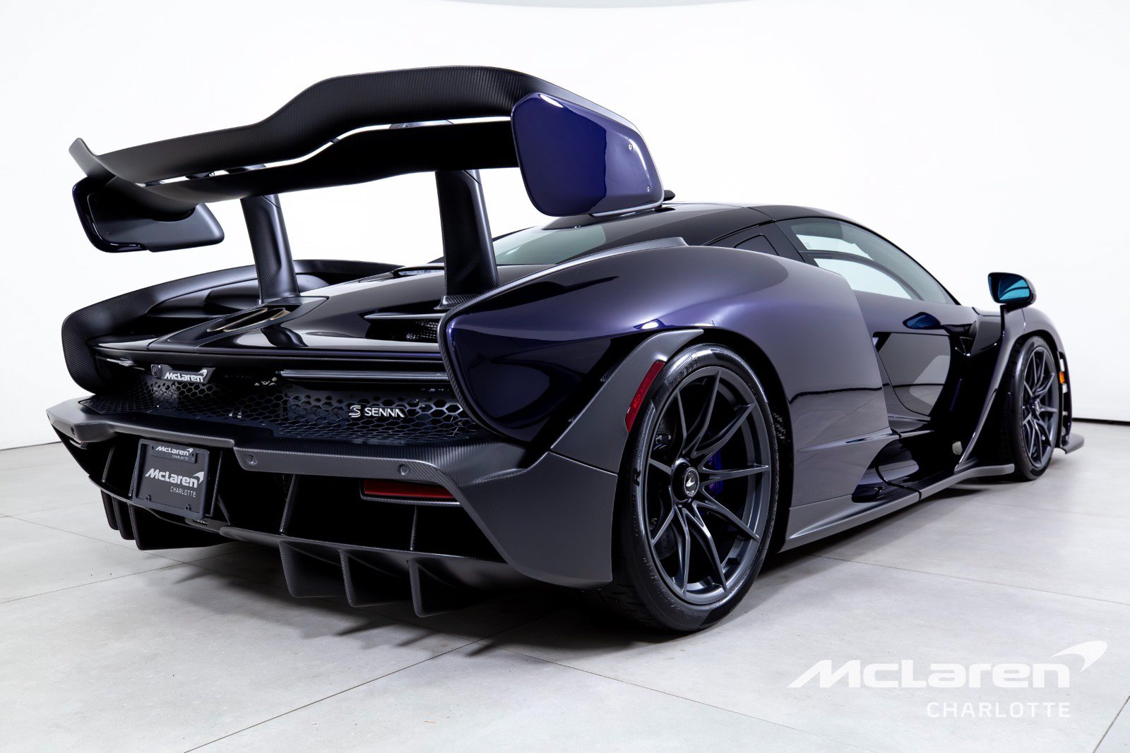 Used 2019 McLaren Senna RWD image 9