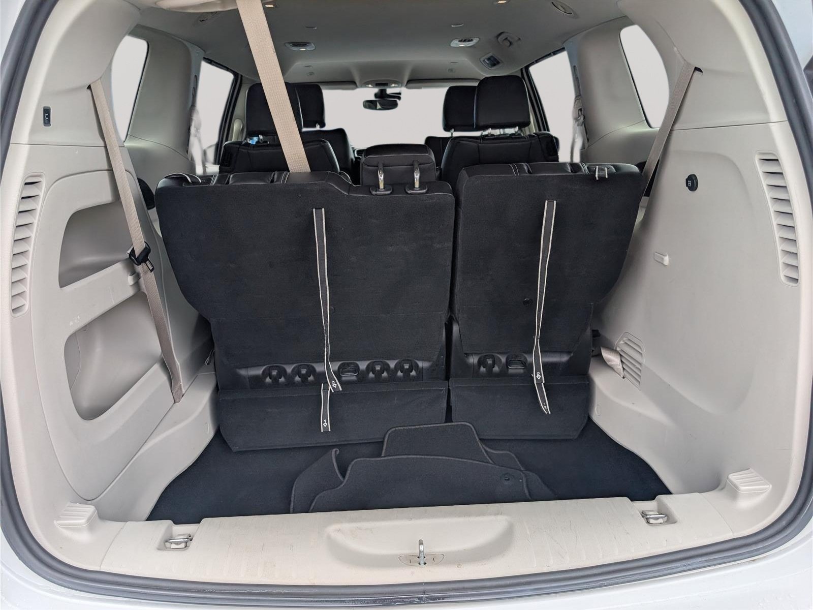 Used 2023 Chrysler Pacifica Touring-L FWD image 13