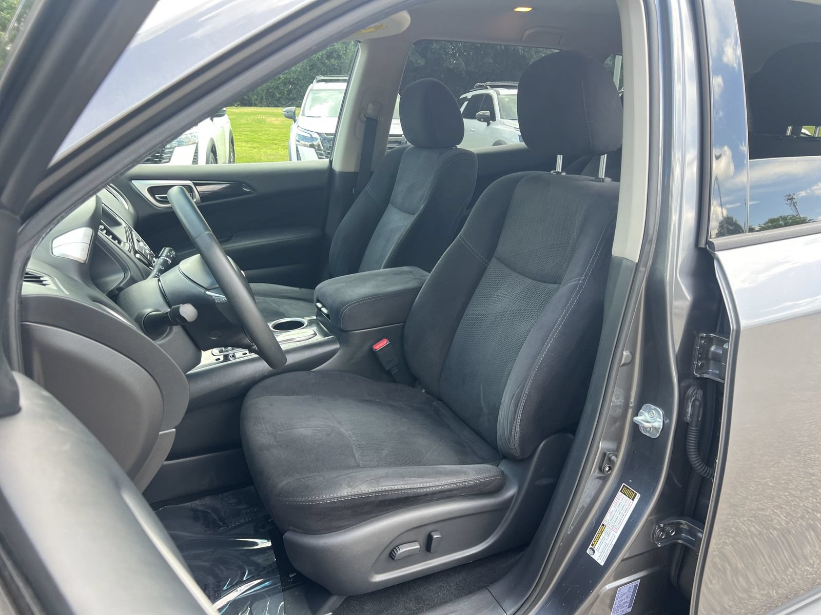 Used 2016 Nissan Pathfinder SV FWD image 16