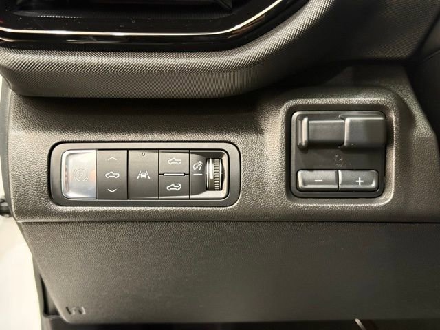 Used 2024 Chevrolet Silverado EV RST image 31