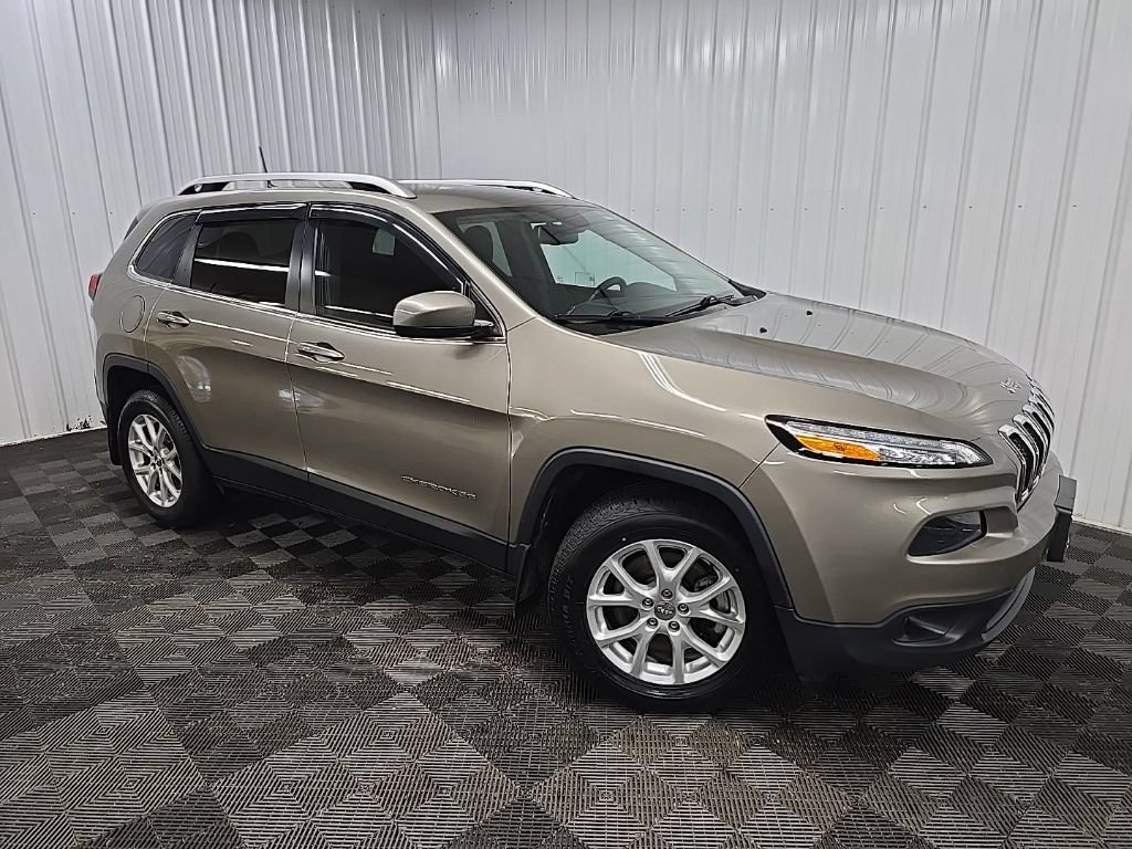 Used 2016 Jeep Cherokee Latitude w/ Cold Weather Group AWD/4WD image 9