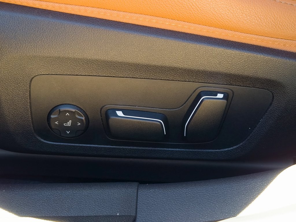 Used 2025 BMW 330i Sedan w/ Parking Assistance Package image 11