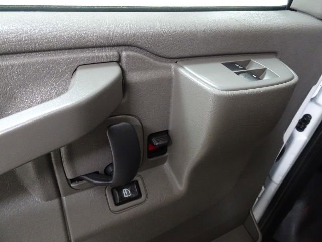 Used 2017 Chevrolet Express 2500 Extended image 29