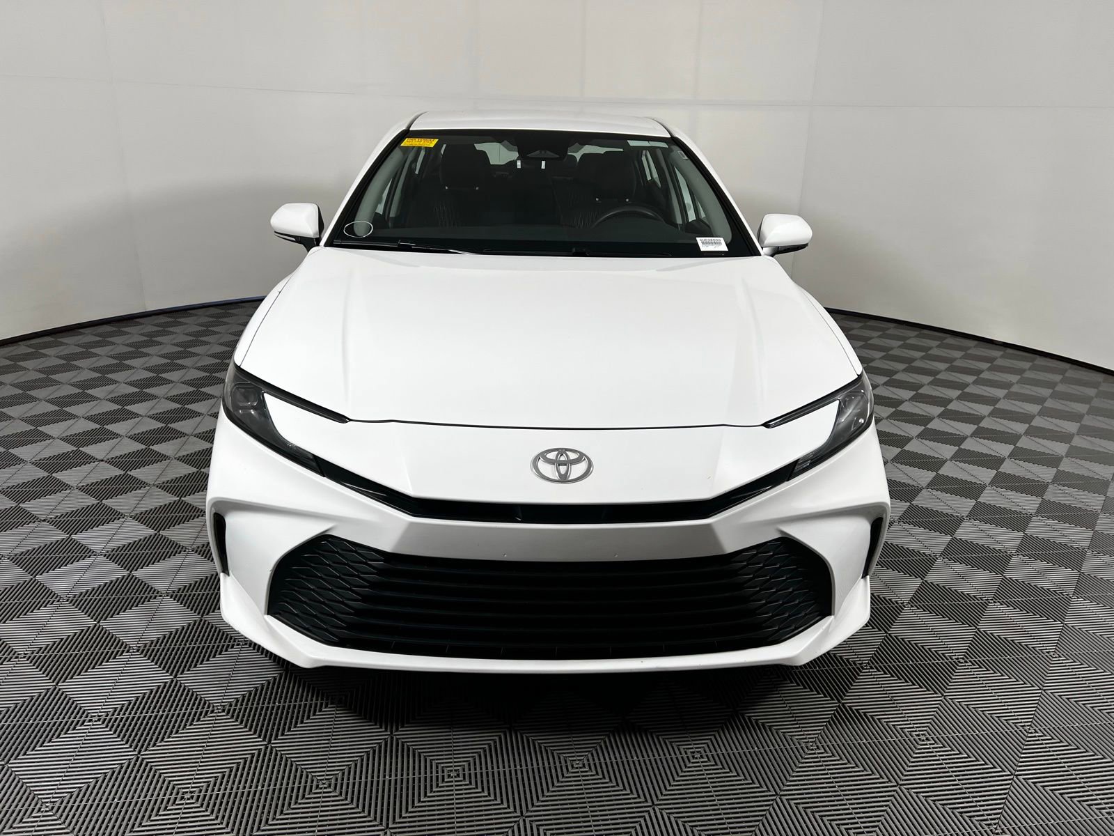 Used 2025 Toyota Camry LE image 2