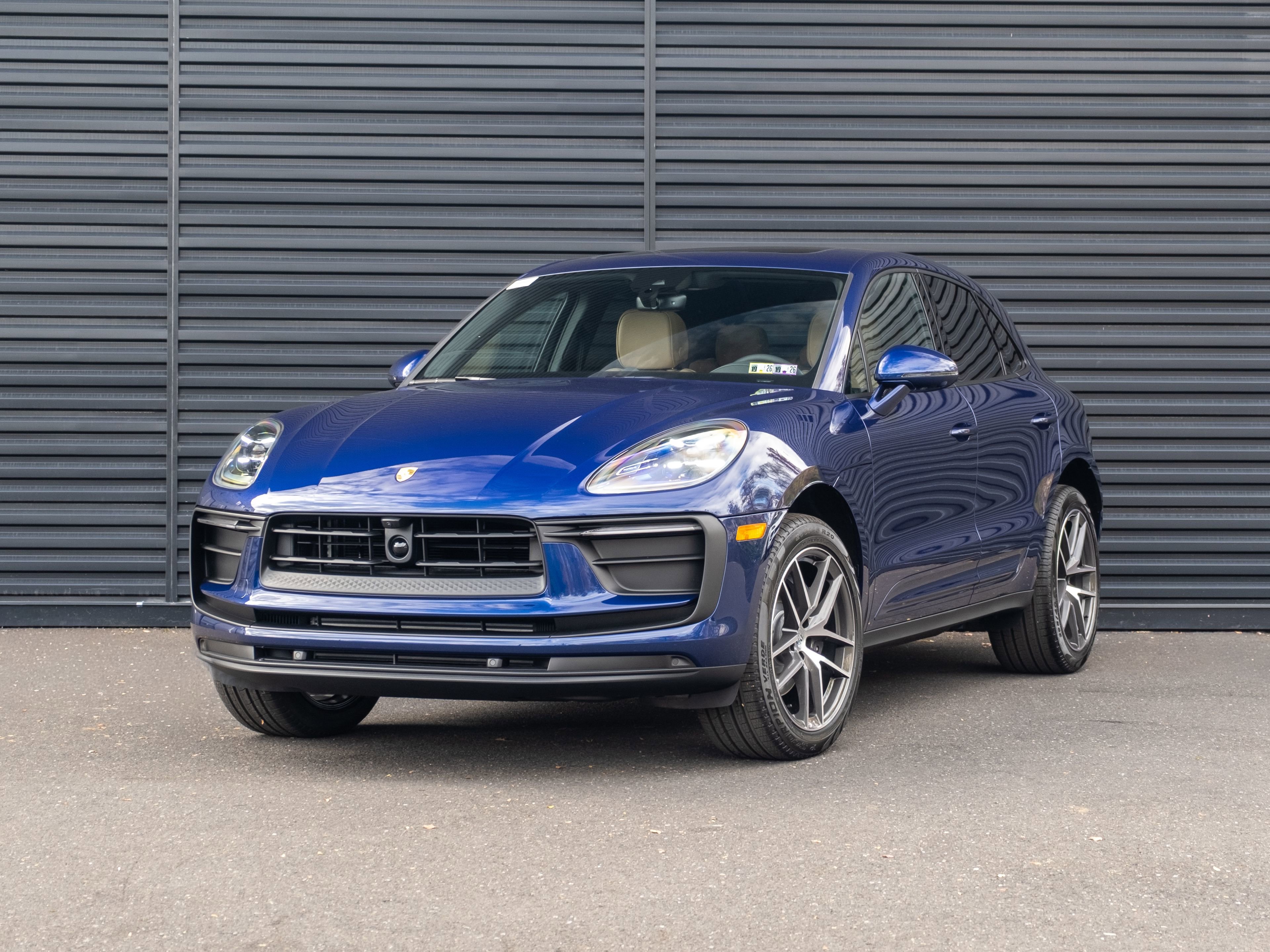 Certified 2026 Porsche Macan AWD/4WD image 1