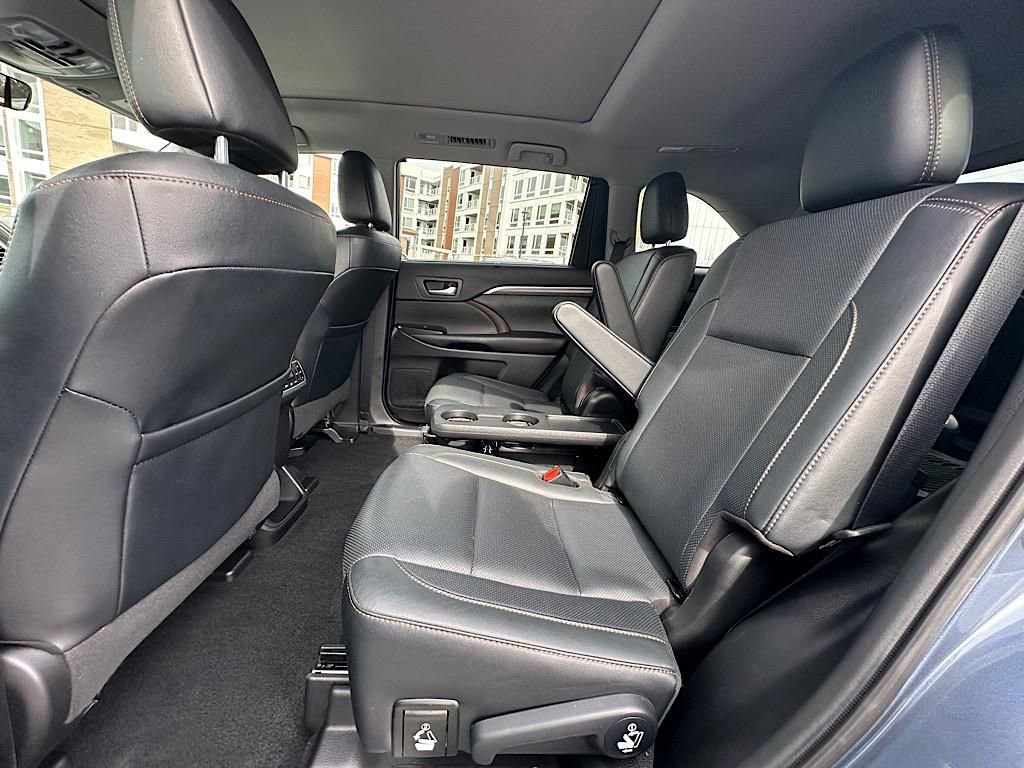 Used 2019 Toyota Highlander Limited Platinum image 19