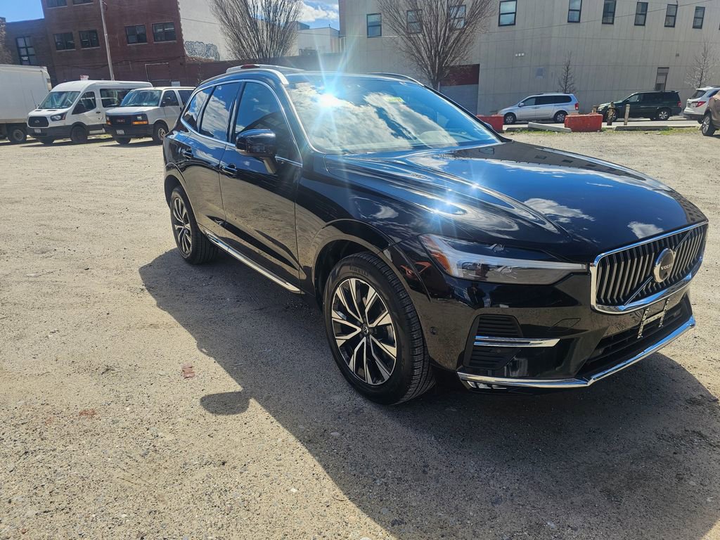 Certified 2023 Volvo XC60 B5 Plus AWD/4WD image 5
