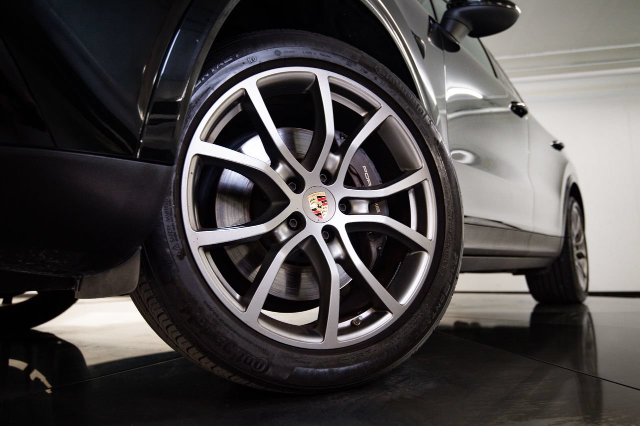 Certified 2023 Porsche Cayenne Platinum Edition AWD/4WD image 12